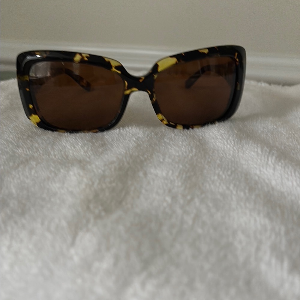 Stylish Black and Yellow Sunglasses